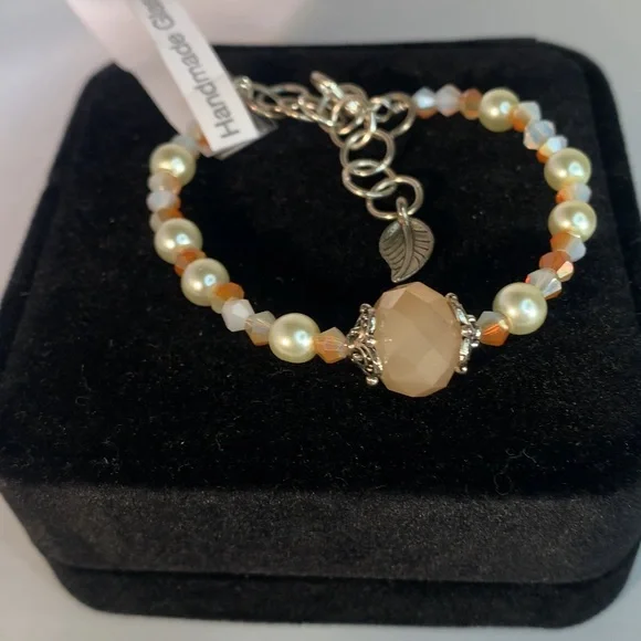 CHAMPAGNE DAWN — Handcrafted Glass Pearl & Faceted Bead Bracelet with Leaf Charm - Picture 2 of 4
